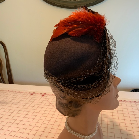 Vintage 1930s -1940s Brown felt wool Cloche style hat w/ sequins & rust feathers main image 11